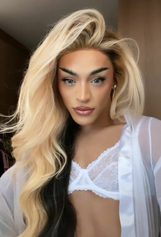 4. Sultry Pabllo Vittar Shows Butt