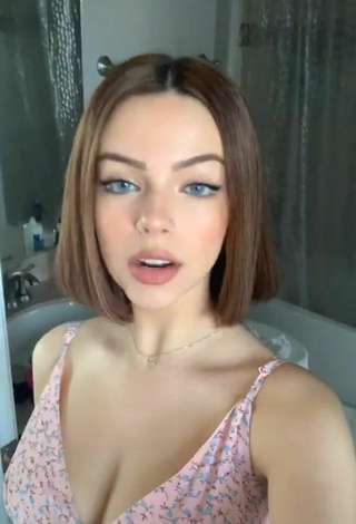 Sultry Pamibaby Shows Cleavage