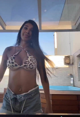 3. Titillating Jully Oliveira Shows Cleavage in Leopard Bikini Top