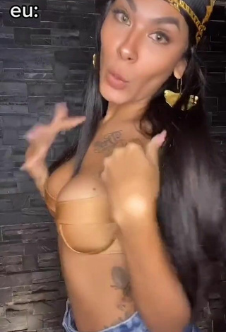 3. Sexy Jully Oliveira Shows Cleavage in Golden Bikini Top