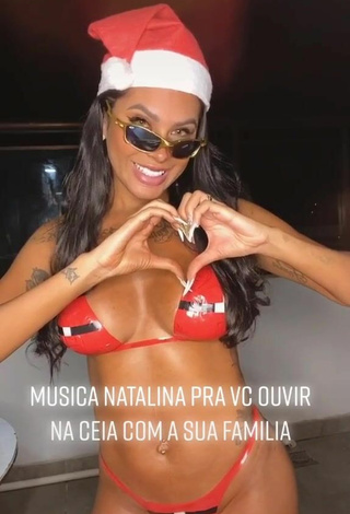 4. Sexy Jully Oliveira Shows Cleavage in Red Bikini