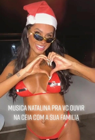 5. Sexy Jully Oliveira Shows Cleavage in Red Bikini