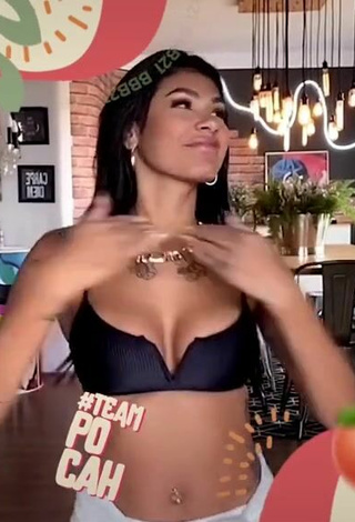 3. Luscious Jully Oliveira Shows Cleavage in Bikini Top and Bouncing Breasts