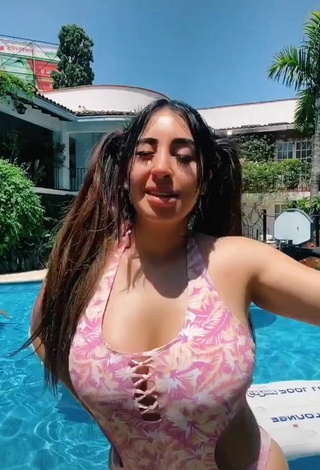 3. Luscious Ana Daniela Martínez Buenrostro Shows Cleavage in Swimsuit at the Pool