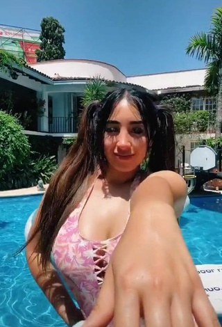 4. Luscious Ana Daniela Martínez Buenrostro Shows Cleavage in Swimsuit at the Pool