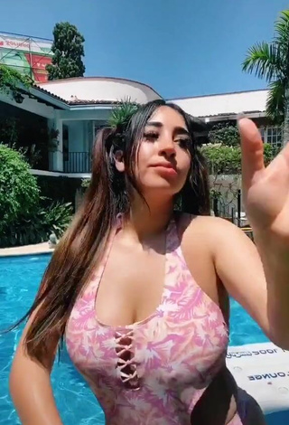 5. Luscious Ana Daniela Martínez Buenrostro Shows Cleavage in Swimsuit at the Pool