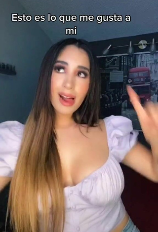 3. Cute Ana Daniela Martínez Buenrostro Shows Cleavage in White Crop Top