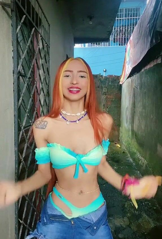 5. Sexy Ruivinha de Marte in Blue Bikini Top