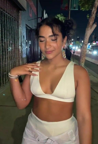 Sultry Sienna Mae Gomez in White Bra while Twerking