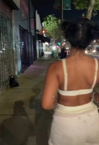 4. Sultry Sienna Mae Gomez in White Bra while Twerking