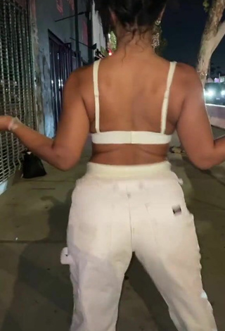 6. Sultry Sienna Mae Gomez in White Bra while Twerking