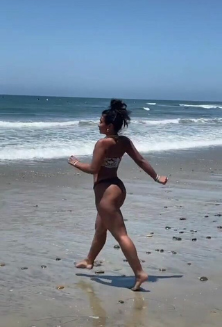 Seductive Sienna Mae Gomez Shows Butt at the Beach