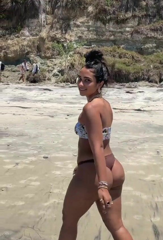 5. Seductive Sienna Mae Gomez Shows Butt at the Beach