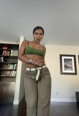 2. Titillating Sienna Mae Gomez in Green Bra