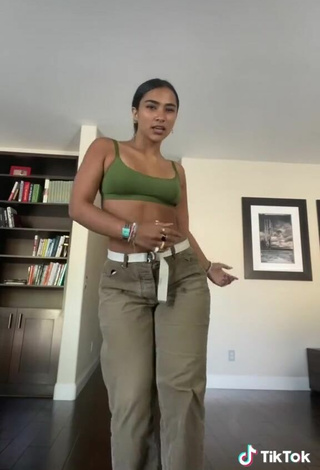 Titillating Sienna Mae Gomez in Green Bra