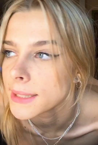 5. Sexy Ashley Matheson Shows Cleavage in Tube Top