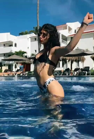 6. Sultry Sofia Mata in Bikini at the Swimming Pool