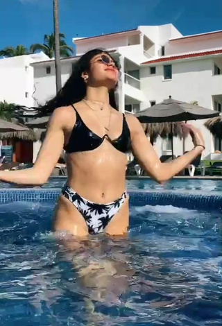 Beautiful Sofia Mata in Sexy Bikini at the Swimming Pool