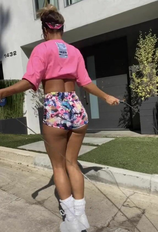 Hot Sommer Ray Shows Butt