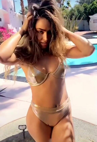 2. Sweet Sommer Ray in Cute Bikini