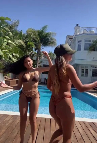 1. Sweetie Sommer Ray Shows Butt