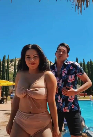 Luscious Lizbeth Rodríguez in Bikini