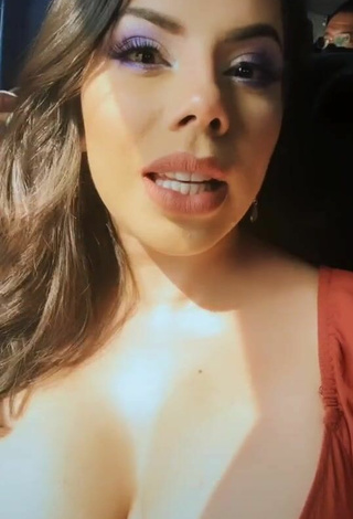 1. Sweetie Lizbeth Rodríguez Shows Cleavage