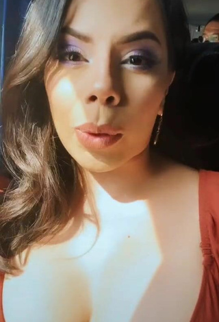 2. Sweetie Lizbeth Rodríguez Shows Cleavage