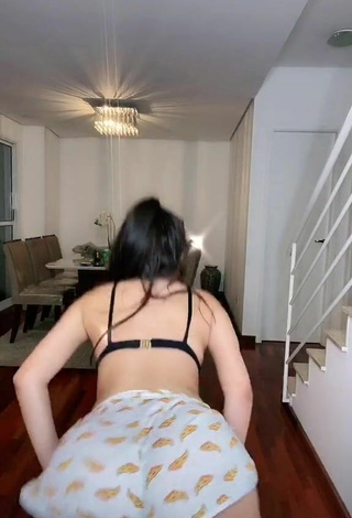 5. Sexy Tainá Costa Shows Butt while Twerking