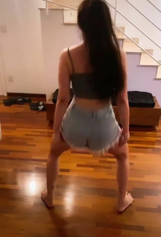 3. Sultry Tainá Costa Shows Butt while Twerking