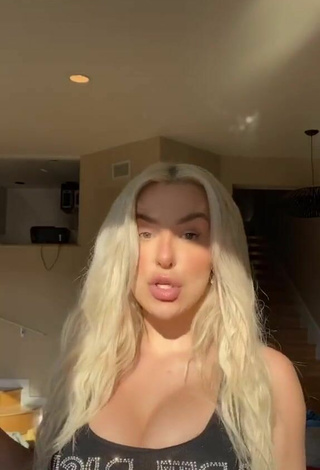 5. Erotic Tana Mongeau Shows Cleavage