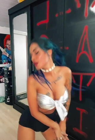 6. Sultry MC Tati Zaqui in Bra while Twerking and Bouncing Boobs