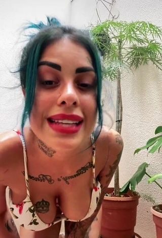 Erotic MC Tati Zaqui in Bikini