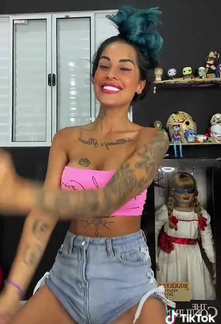 4. Sultry MC Tati Zaqui in Pink Tube Top