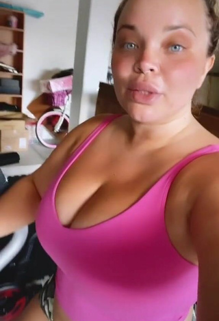 Titillating Trisha Paytas Shows Cleavage while doing Sports Exercises