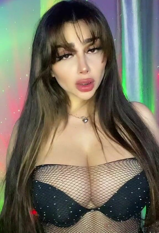 3. Sexy Vai Monroe Shows Cleavage in Black Bra