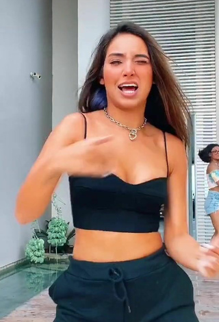 4. Titillating Vanessa Lopes Shows Cleavage in Black Crop Top and Bouncing Boobs