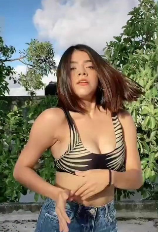 6. Hot Zacil Jimenez Shows Cleavage in Bikini Top and Bouncing Tits