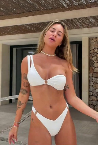 5. Beautiful Abril Cols Shows Cleavage in Sexy White Bikini