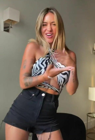 3. Alluring Abril Cols Shows Cleavage in Erotic Zebra Crop Top