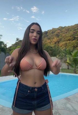 Luscious Aline Borges Shows Cleavage in Peach Bikini Top while Twerking