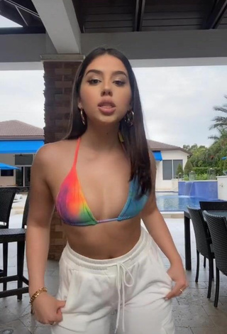 Gorgeous Amanda Díaz Shows Cleavage in Alluring Bikini Top