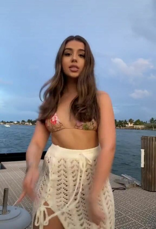 4. Fine Amanda Díaz in Sweet Bikini Top