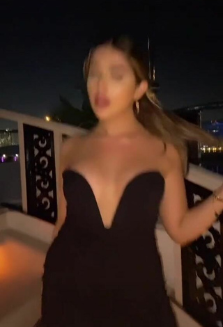 Luscious Amanda Díaz in Black Dress