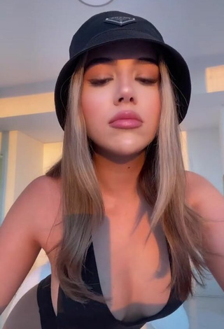 3. Hot Amanda Díaz Shows Cleavage in Black Swimsuit