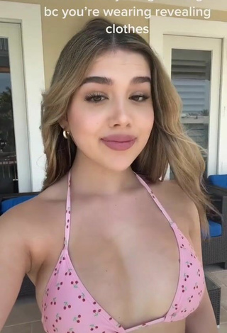 5. Breathtaking Amanda Díaz in Pink Bikini Top