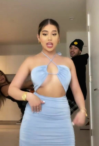 Hottie Amanda Díaz in Blue Dress while Twerking (Underboob)