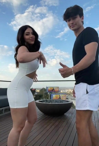 Luscious Amanda Díaz Shows Butt