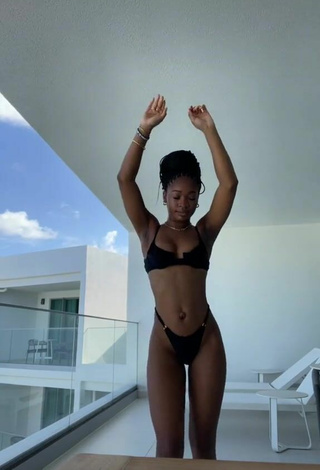 2. Luscious Angel Ogbonna Shows Butt on the Balcony