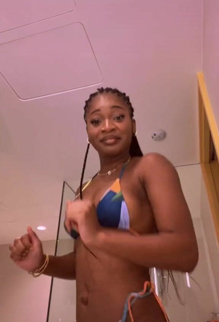 2. Sweetie Angel Ogbonna Shows Cleavage in Bikini and Bouncing Boobs